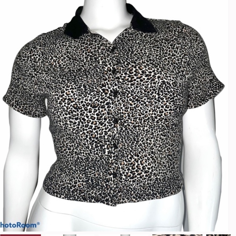 Wild Fable leopard button crop top - Small